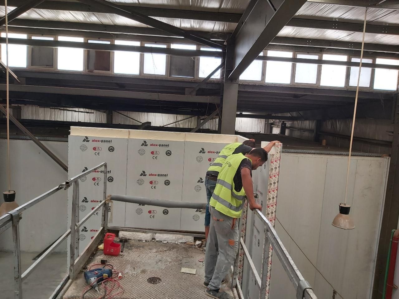 Refrigerator complex for storing vegetables and fruits